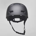 Load and play video in Gallery viewer, RAMPAGE skater bicycle helmet - Belle
